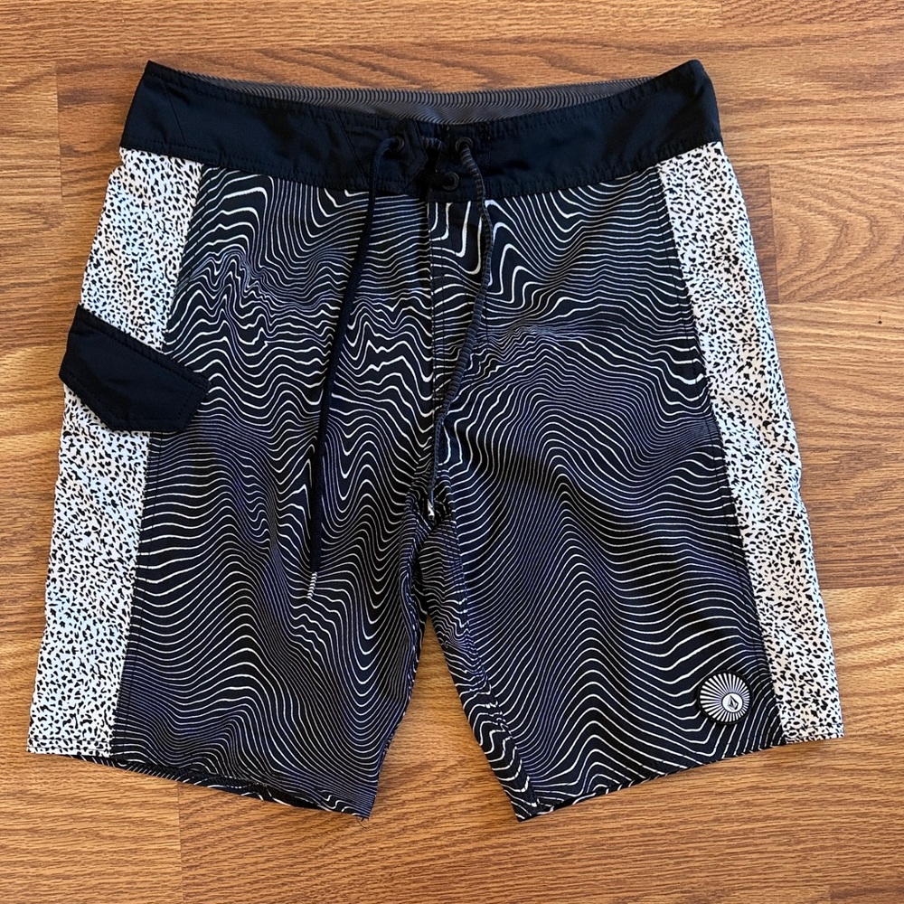 VOLCOM board shorts Men’s size 30